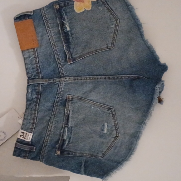 Zara Highwaisted Denim Shorts - Picture 5 of 6